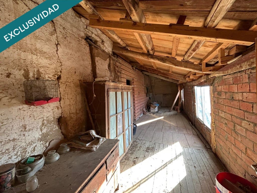 5 bedroom Finca/Country House for sale in Riego de la Vega with garage - € 49,500 (Ref: 9595481)