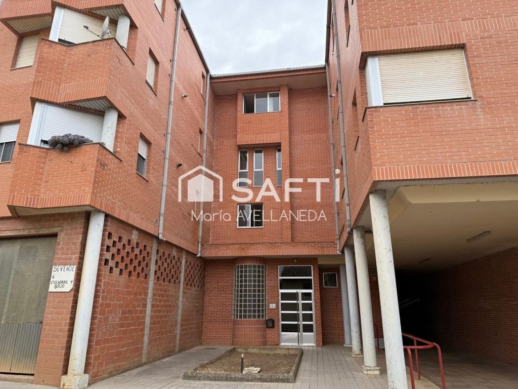 2 soveværelse Lejlighed til salg i Valencia de Don Juan med garage - € 68.000 (Ref: 9595486)