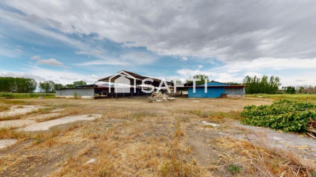 Commercial for sale in Melgar de Arriba with garage - € 190,000 (Ref: 9595490)