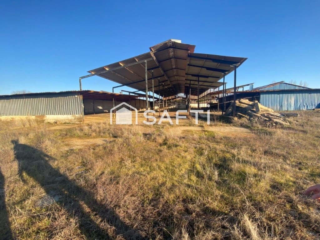 Commercial for sale in Melgar de Arriba with garage - € 190,000 (Ref: 9595490)