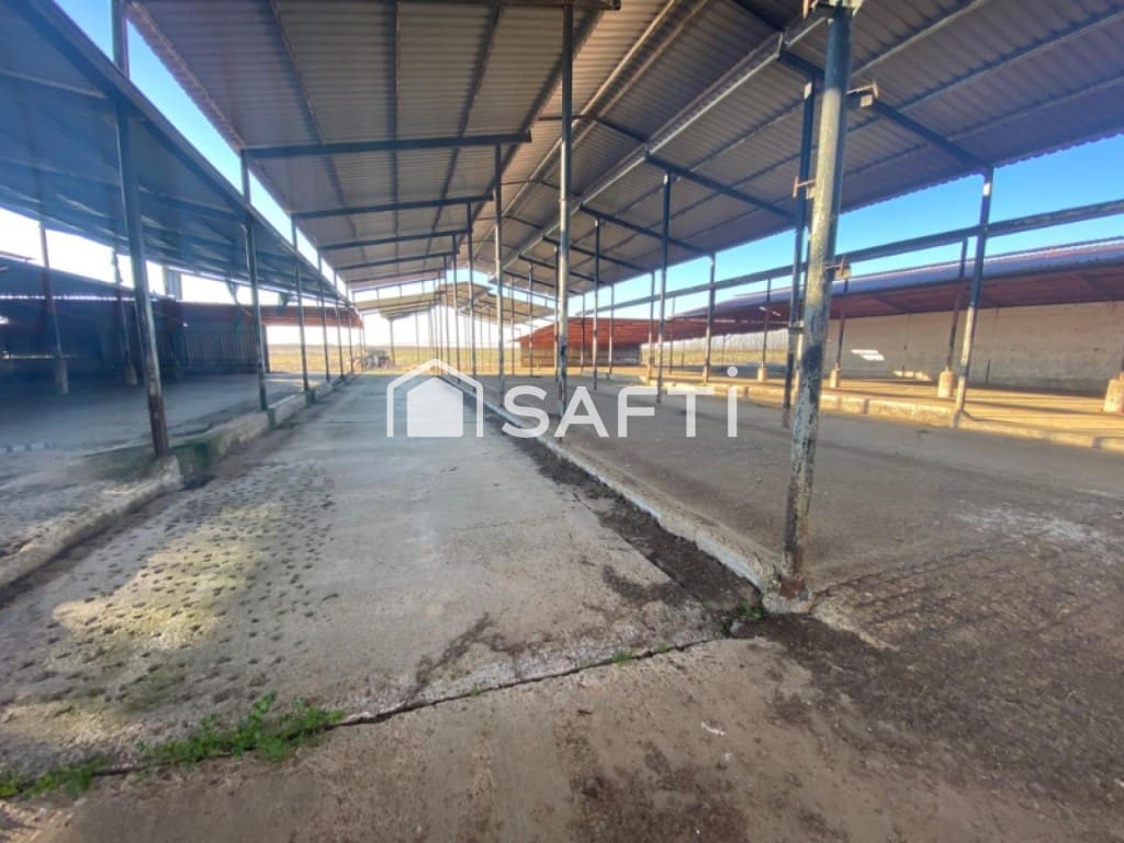 Commercial for sale in Melgar de Arriba with garage - € 190,000 (Ref: 9595490)