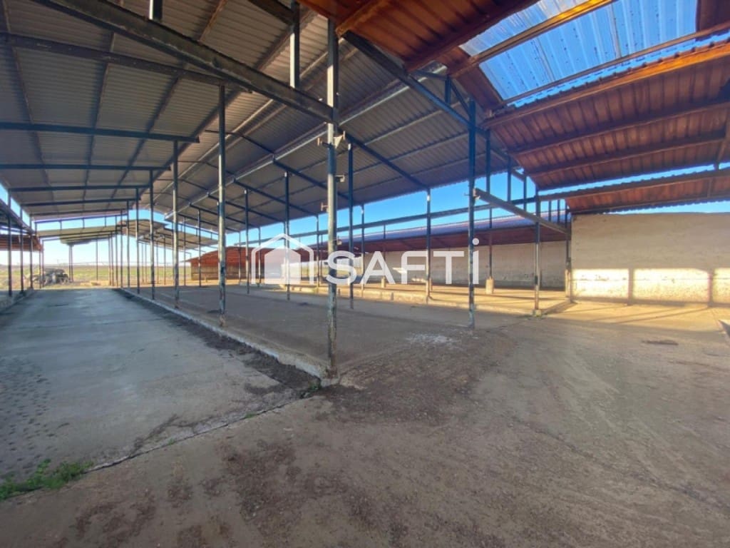 Commercial for sale in Melgar de Arriba with garage - € 190,000 (Ref: 9595490)