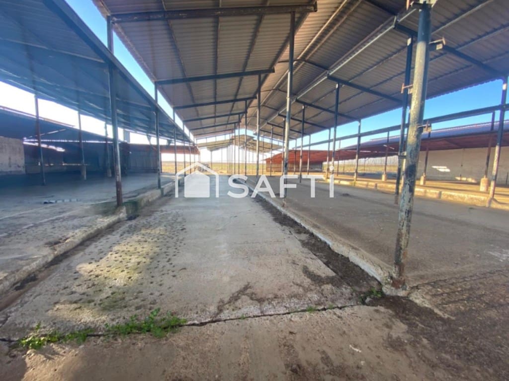 Commercial for sale in Melgar de Arriba with garage - € 190,000 (Ref: 9595490)