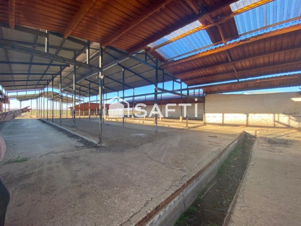 Commercial for sale in Melgar de Arriba with garage - € 190,000 (Ref: 9595490)
