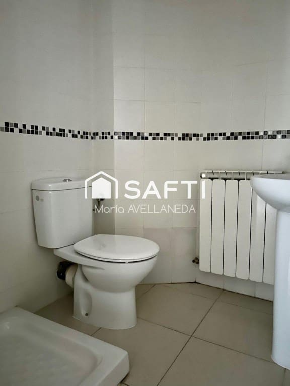 Commercial for rent in San Andres del Rabanedo - € 280 (Ref: 9595492)