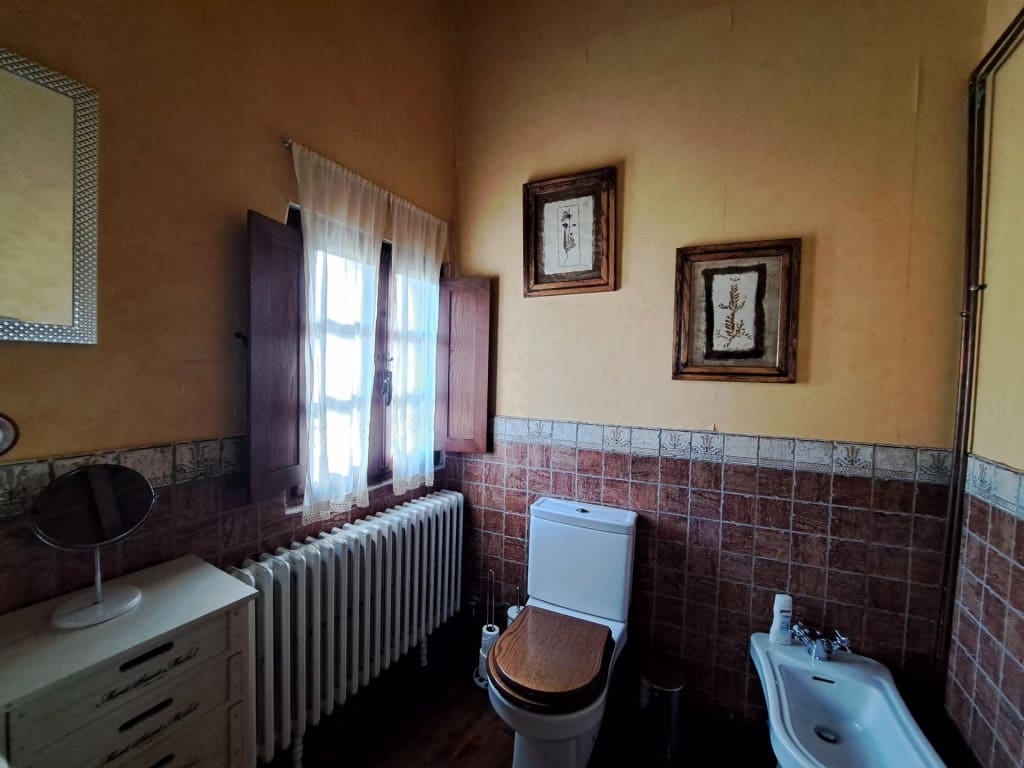 Chalet de 4 habitaciones en Ponferrada en venta - 375.000 € (Ref: 9595494)