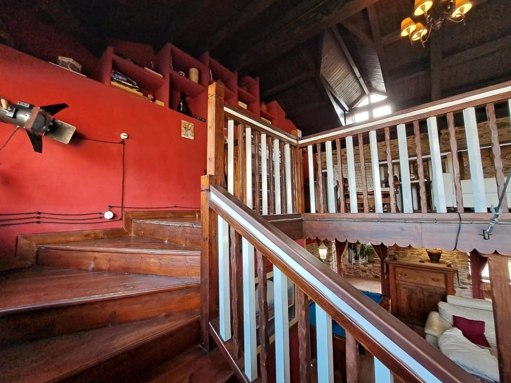 Chalet de 4 habitaciones en Ponferrada en venta - 375.000 € (Ref: 9595494)