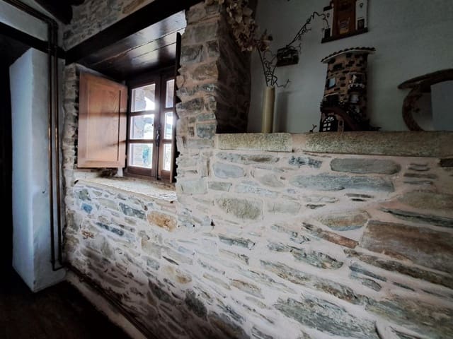 4 Zimmer Villa zu verkaufen in Villar de los Barrios, Ponferrada - 375.000 € (Ref: 9595494)