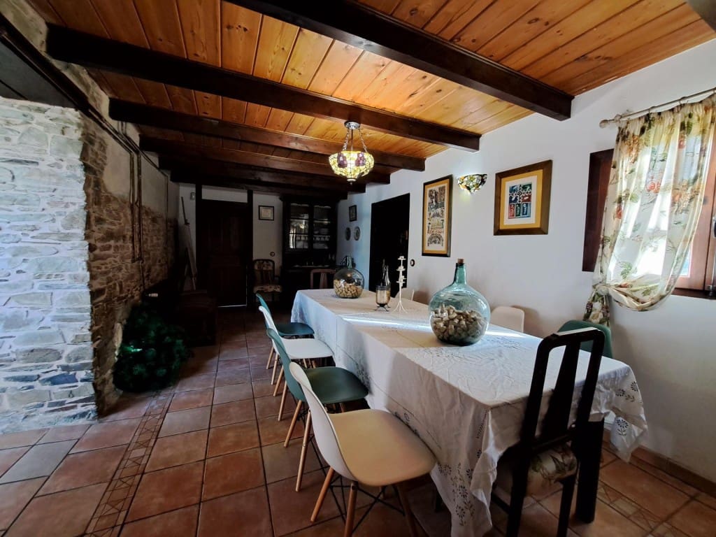 Chalet de 4 habitaciones en Ponferrada en venta - 375.000 € (Ref: 9595494)