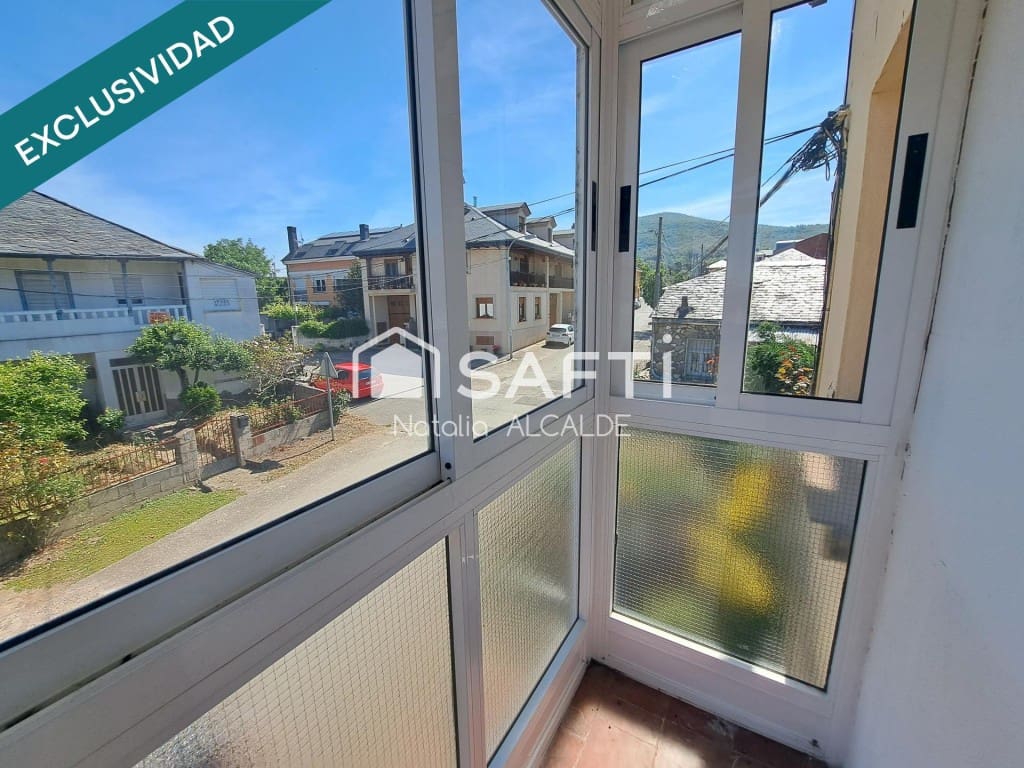 4 bedroom Villa for sale in Ponferrada with garage - € 125,000 (Ref: 9595495)