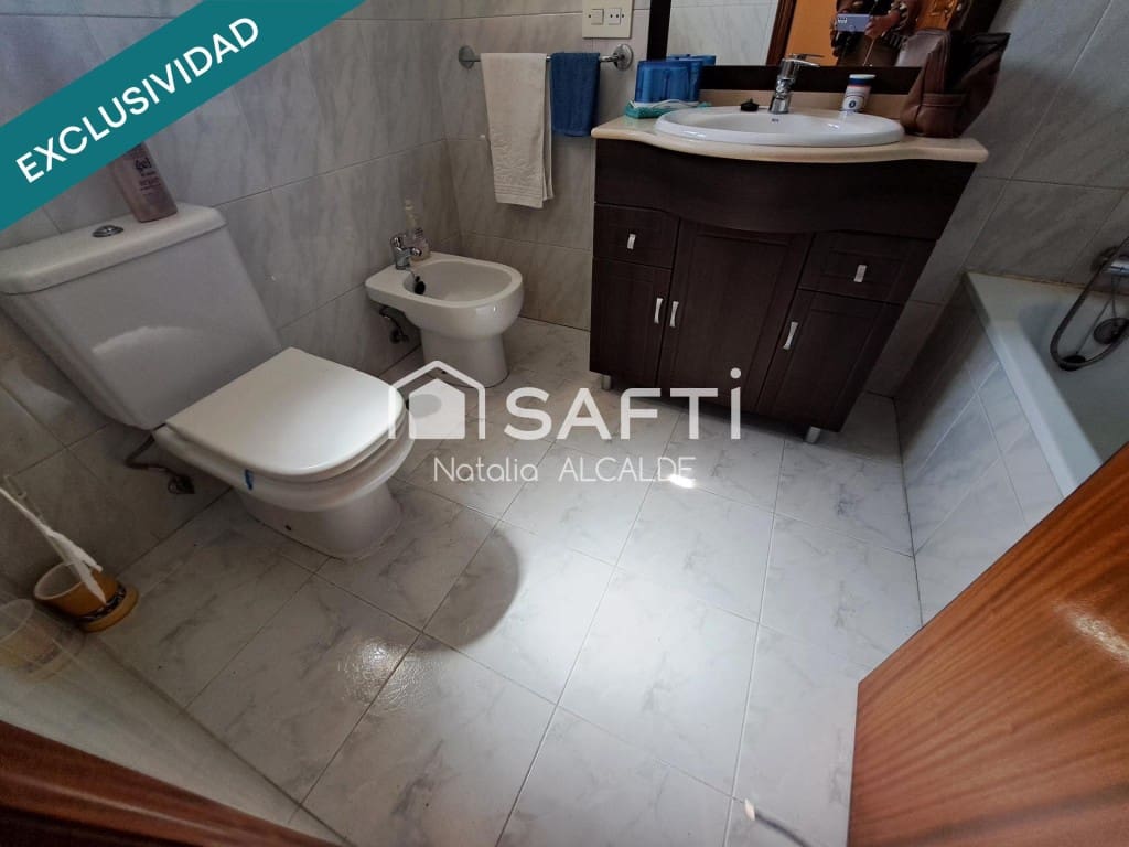 4 bedroom Villa for sale in Ponferrada with garage - € 125,000 (Ref: 9595495)