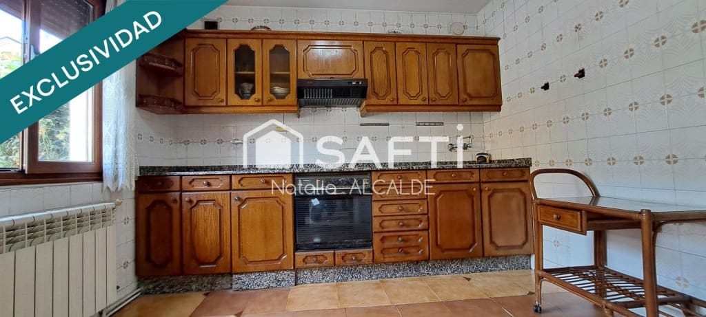 4 bedroom Villa for sale in Ponferrada with garage - € 125,000 (Ref: 9595495)