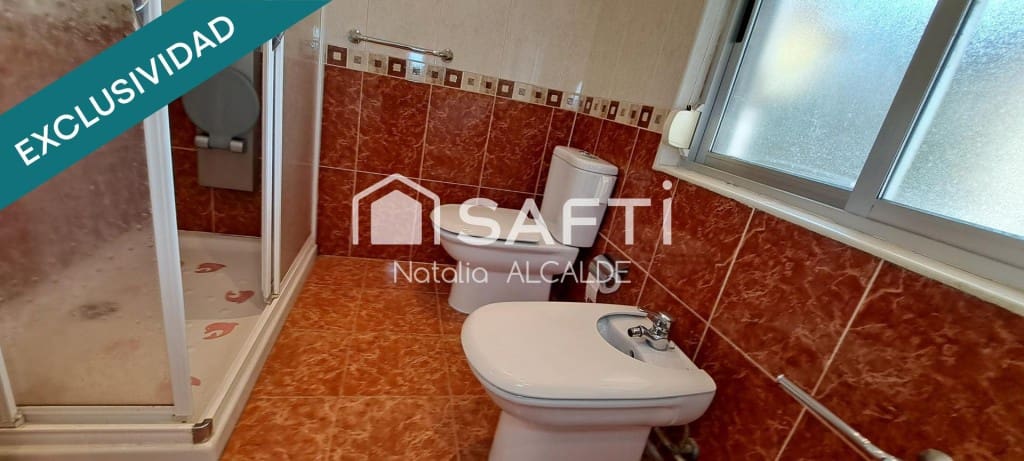 4 bedroom Villa for sale in Ponferrada with garage - € 125,000 (Ref: 9595495)