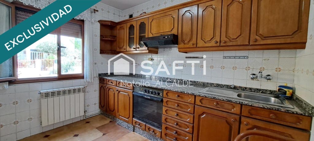 4 bedroom Villa for sale in Ponferrada with garage - € 125,000 (Ref: 9595495)