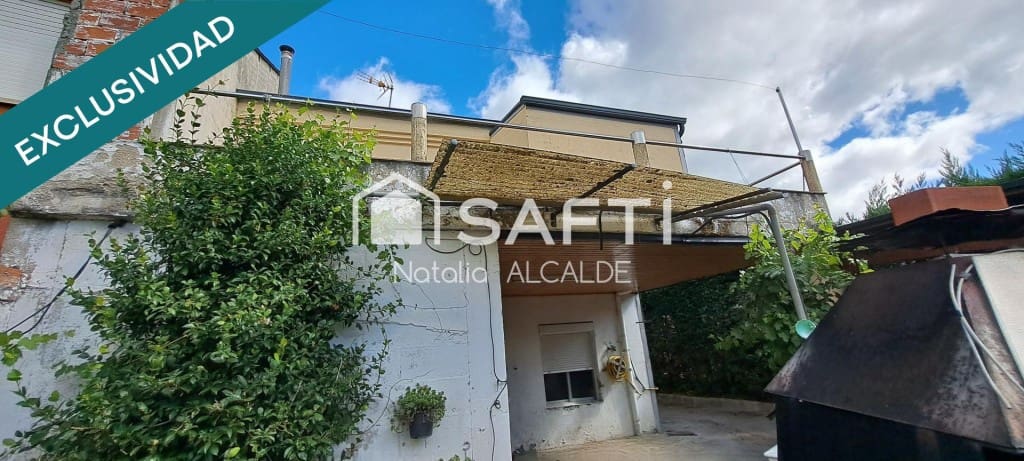 4 bedroom Villa for sale in Ponferrada with garage - € 125,000 (Ref: 9595495)