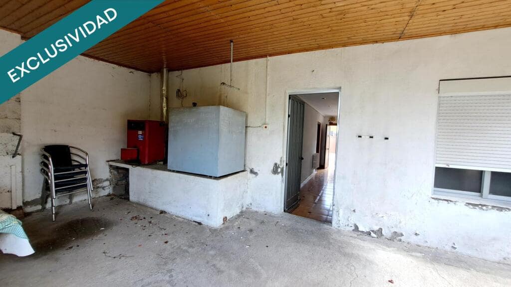 4 bedroom Villa for sale in Ponferrada with garage - € 115,000 (Ref: 9595495)