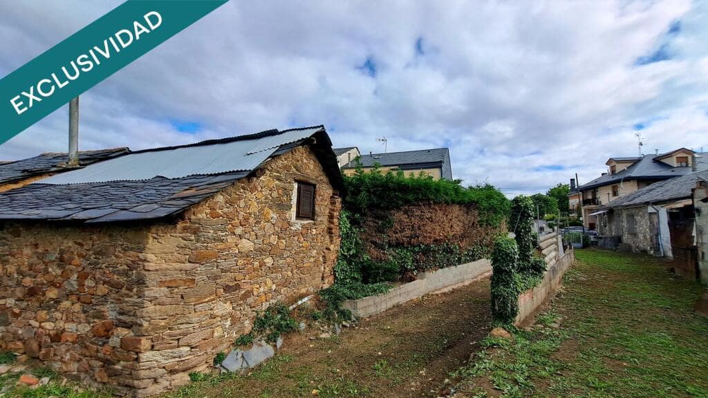 4 bedroom Villa for sale in Ponferrada with garage - € 115,000 (Ref: 9595495)