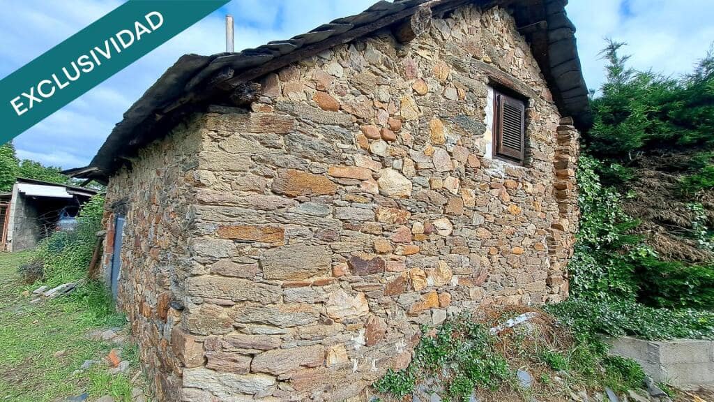 4 bedroom Villa for sale in Ponferrada with garage - € 115,000 (Ref: 9595495)