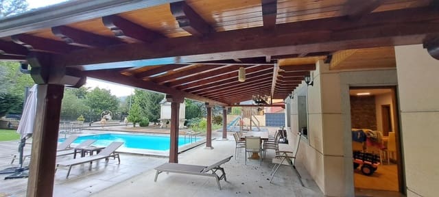 2 soveværelse Villa til salg i Villanueva de Valdueza, Ponferrada med swimmingpool - € 290.000 (Ref: 9595496)