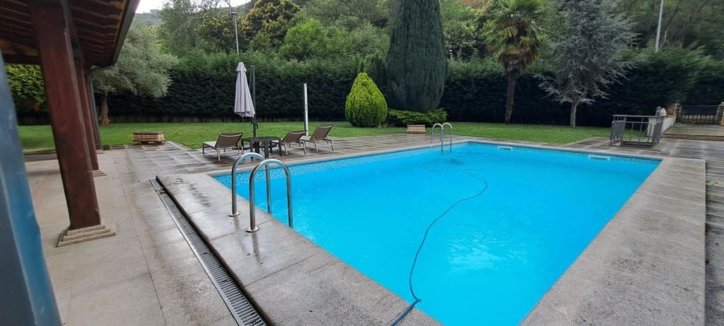 Chalet de 2 habitaciones en Ponferrada en venta con piscina - 290.000 € (Ref: 9595496)