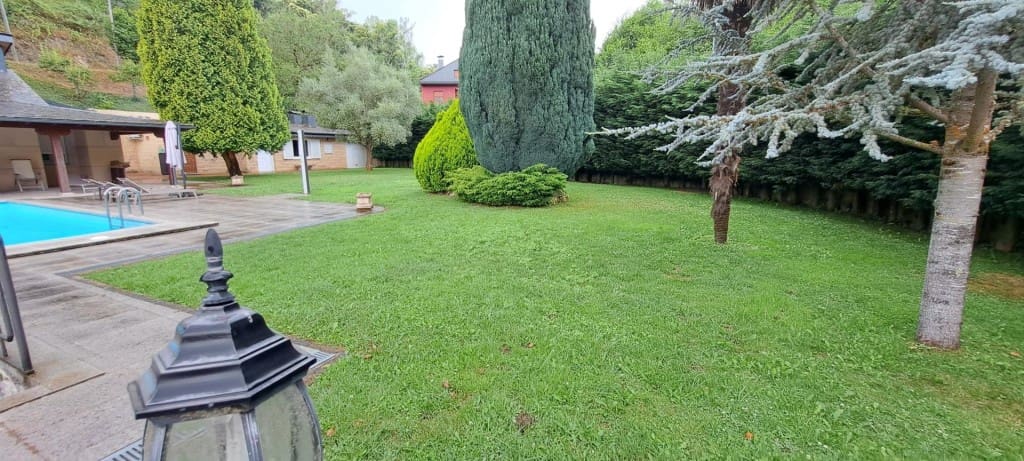 Chalet de 2 habitaciones en Ponferrada en venta con piscina - 290.000 € (Ref: 9595496)