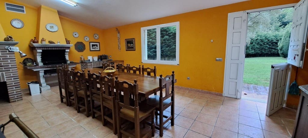 Chalet de 2 habitaciones en Ponferrada en venta con piscina - 290.000 € (Ref: 9595496)