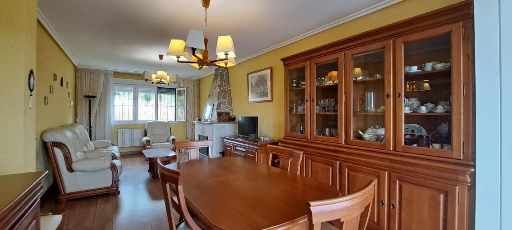 Chalet de 7 habitaciones en San Andres de Montejos en venta - 395.000 € (Ref: 9595499)