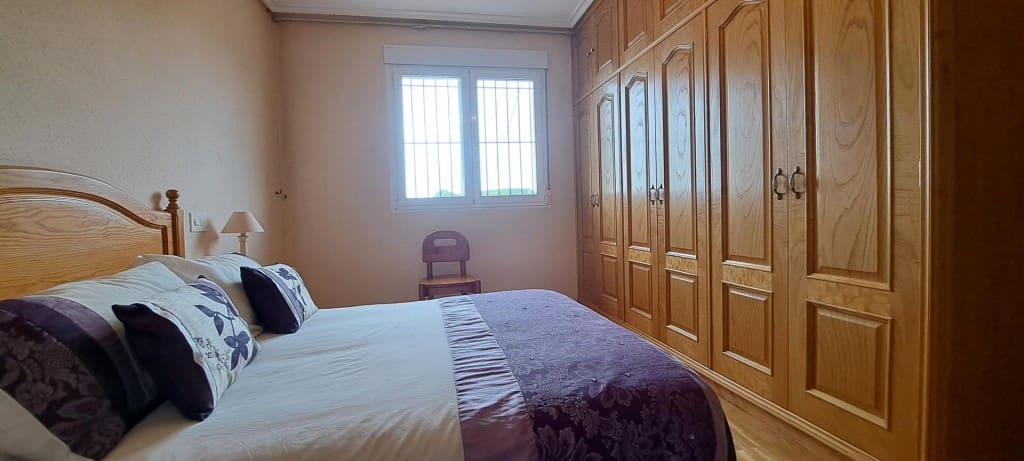 Chalet de 7 habitaciones en San Andres de Montejos en venta - 395.000 € (Ref: 9595499)