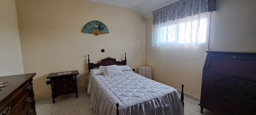 Chalet de 7 habitaciones en San Andres de Montejos en venta - 395.000 € (Ref: 9595499)