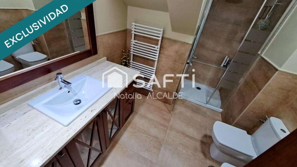 Chalet de 6 habitaciones en Carracedelo en venta - 285.000 € (Ref: 9595505)