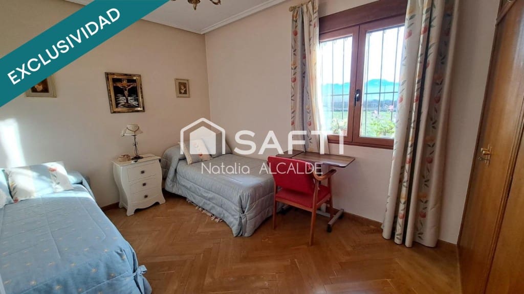 Chalet de 6 habitaciones en Carracedelo en venta - 285.000 € (Ref: 9595505)