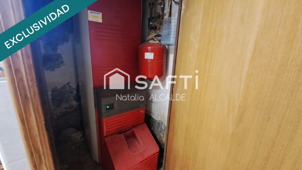 Chalet de 6 habitaciones en Carracedelo en venta - 285.000 € (Ref: 9595505)