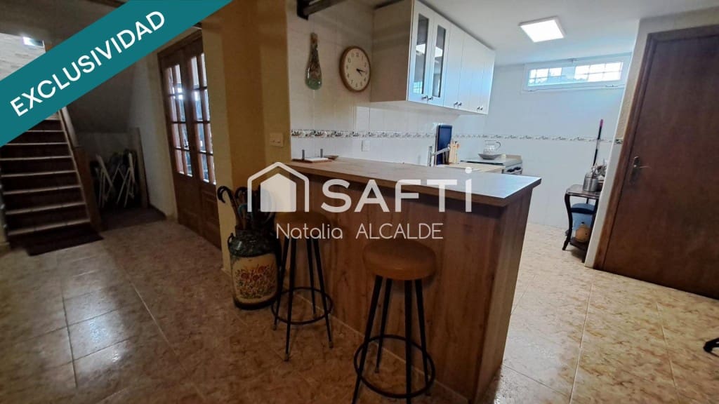 Chalet de 6 habitaciones en Carracedelo en venta - 285.000 € (Ref: 9595505)