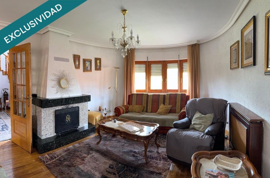 Chalet de 5 habitaciones en Sariegos en venta con garaje - 310.000 € (Ref: 9595514)