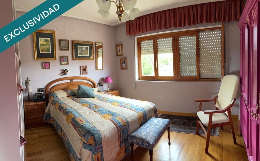 Chalet de 5 habitaciones en Sariegos en venta con garaje - 310.000 € (Ref: 9595514)