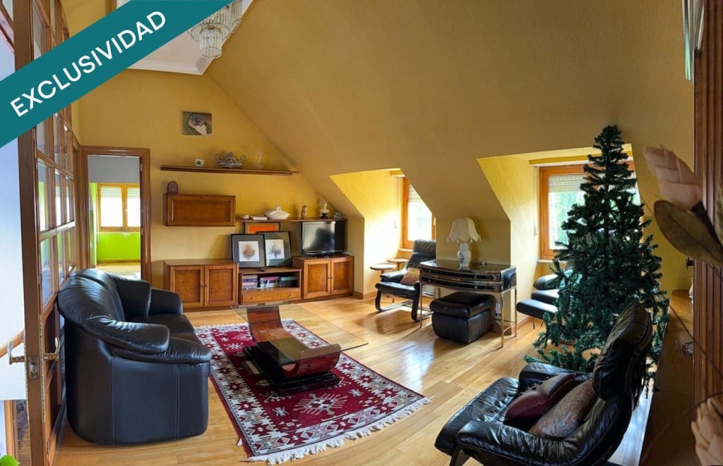 Chalet de 5 habitaciones en Sariegos en venta con garaje - 310.000 € (Ref: 9595514)