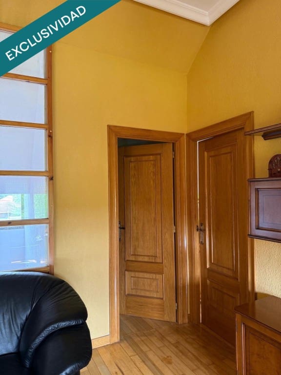 Chalet de 5 habitaciones en Sariegos en venta con garaje - 310.000 € (Ref: 9595514)