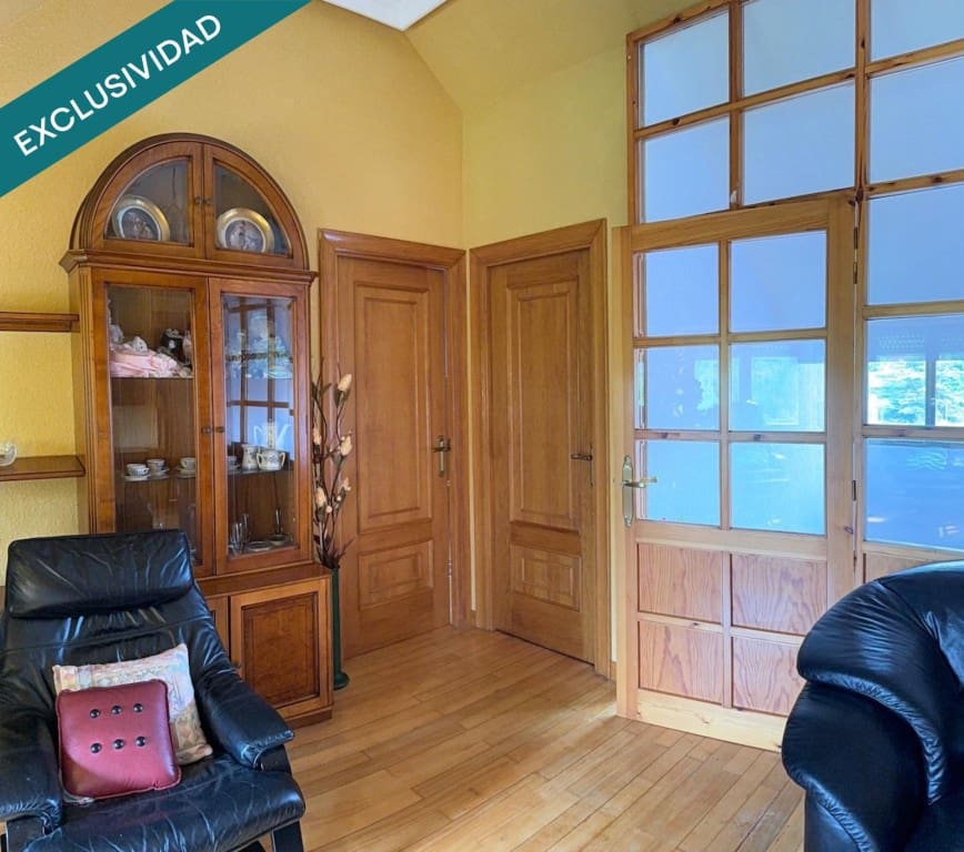 Chalet de 5 habitaciones en Sariegos en venta con garaje - 310.000 € (Ref: 9595514)