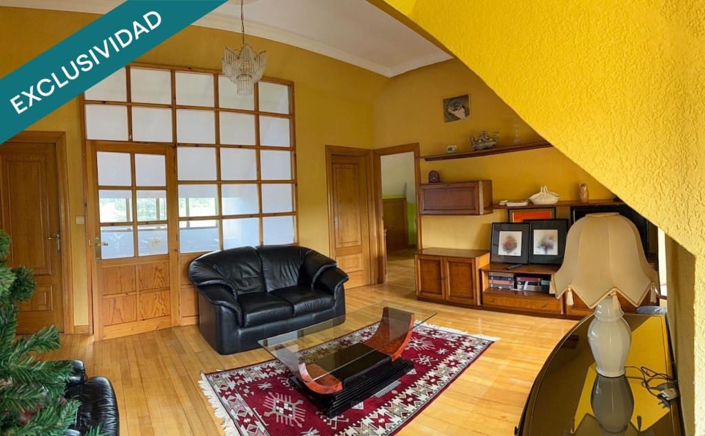 Chalet de 5 habitaciones en Sariegos en venta con garaje - 310.000 € (Ref: 9595514)