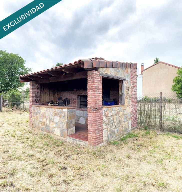 Chalet de 5 habitaciones en Sariegos en venta con garaje - 310.000 € (Ref: 9595514)