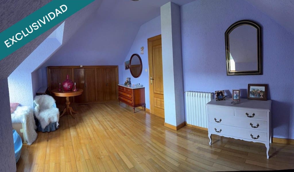 Chalet de 5 habitaciones en Sariegos en venta con garaje - 310.000 € (Ref: 9595514)