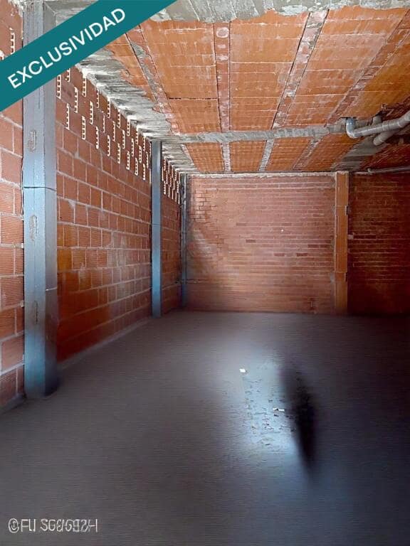 Commercial for sale in Leon city - € 88,200 (Ref: 9595516)