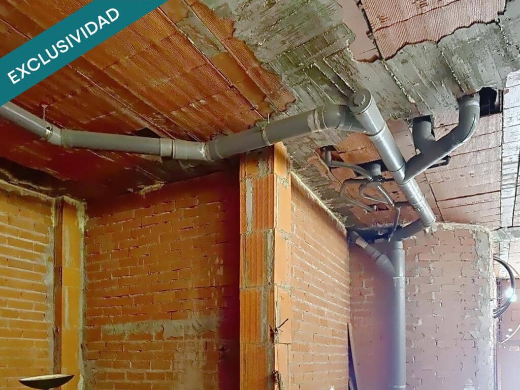 Commercial for sale in Leon city - € 88,200 (Ref: 9595516)