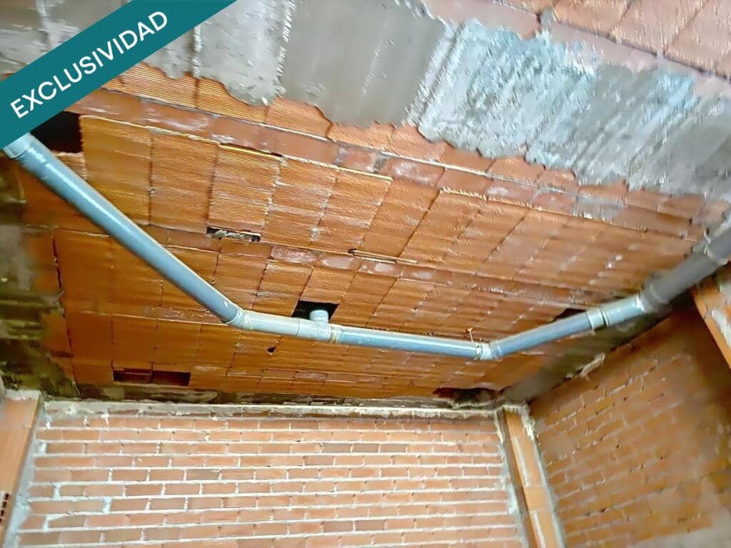 Commercial for sale in Leon city - € 88,200 (Ref: 9595516)