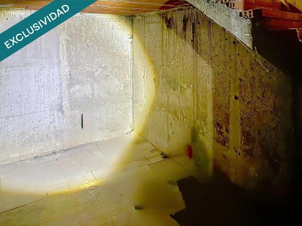 Commercial for sale in Leon city - € 88,200 (Ref: 9595516)