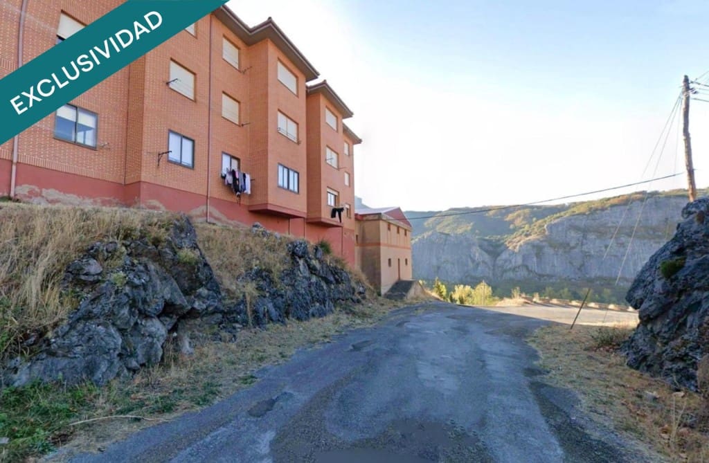 3 soveværelse Lejlighed til salg i La Pola de Gordon med garage - € 54.769 (Ref: 9595520)