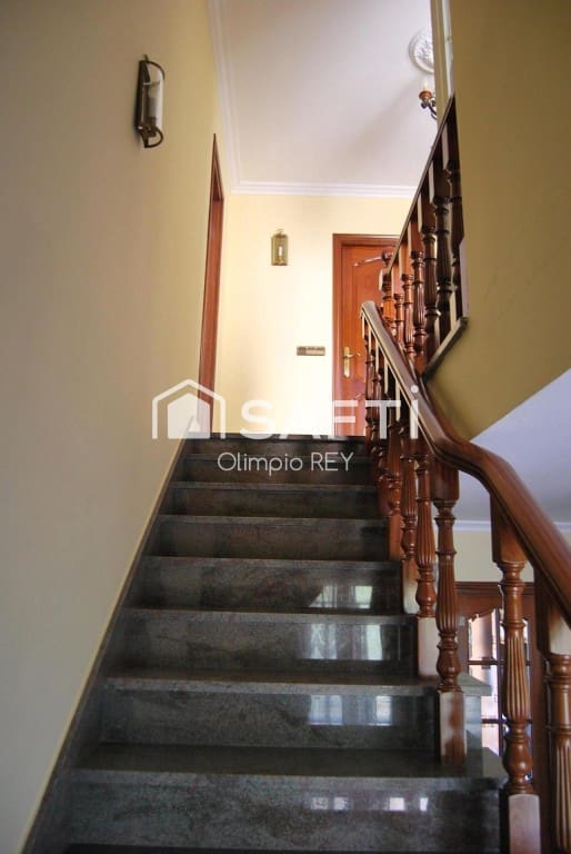 7 bedroom Villa for sale in Vilagarcia de Arousa - € 590,000 (Ref: 9595552)