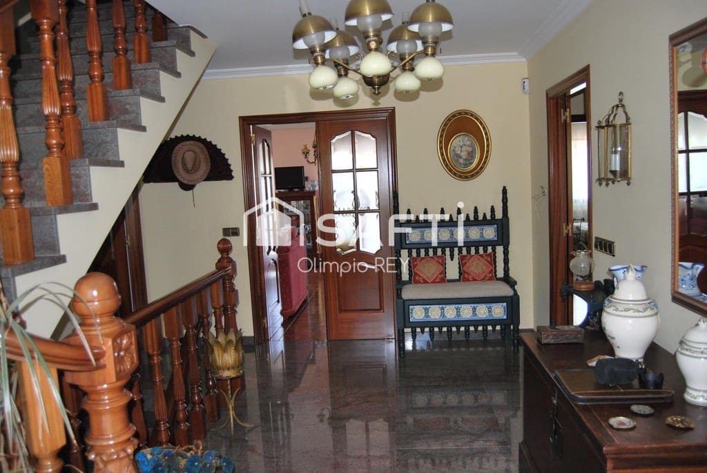 7 bedroom Villa for sale in Vilagarcia de Arousa - € 590,000 (Ref: 9595552)