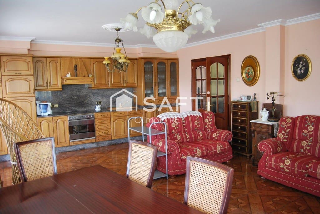 7 bedroom Villa for sale in Vilagarcia de Arousa - € 590,000 (Ref: 9595552)