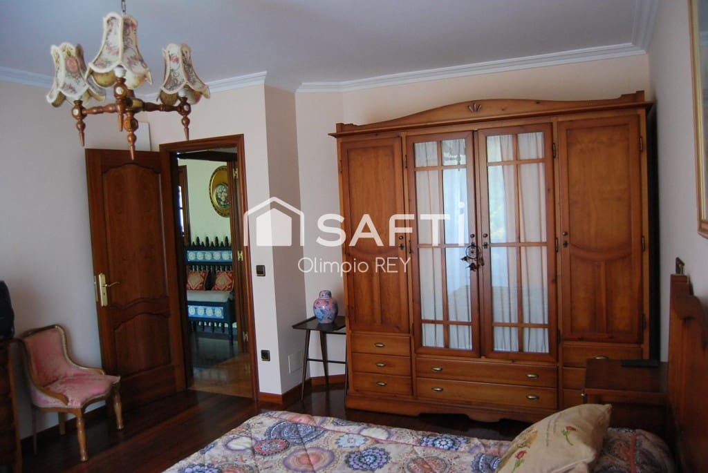 7 bedroom Villa for sale in Vilagarcia de Arousa - € 590,000 (Ref: 9595552)